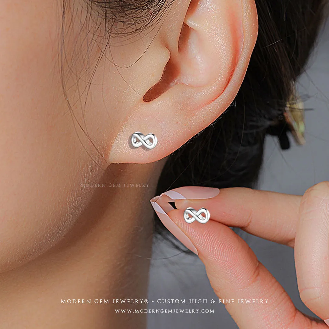 Infinity Earrings in 18K White Gold Studs