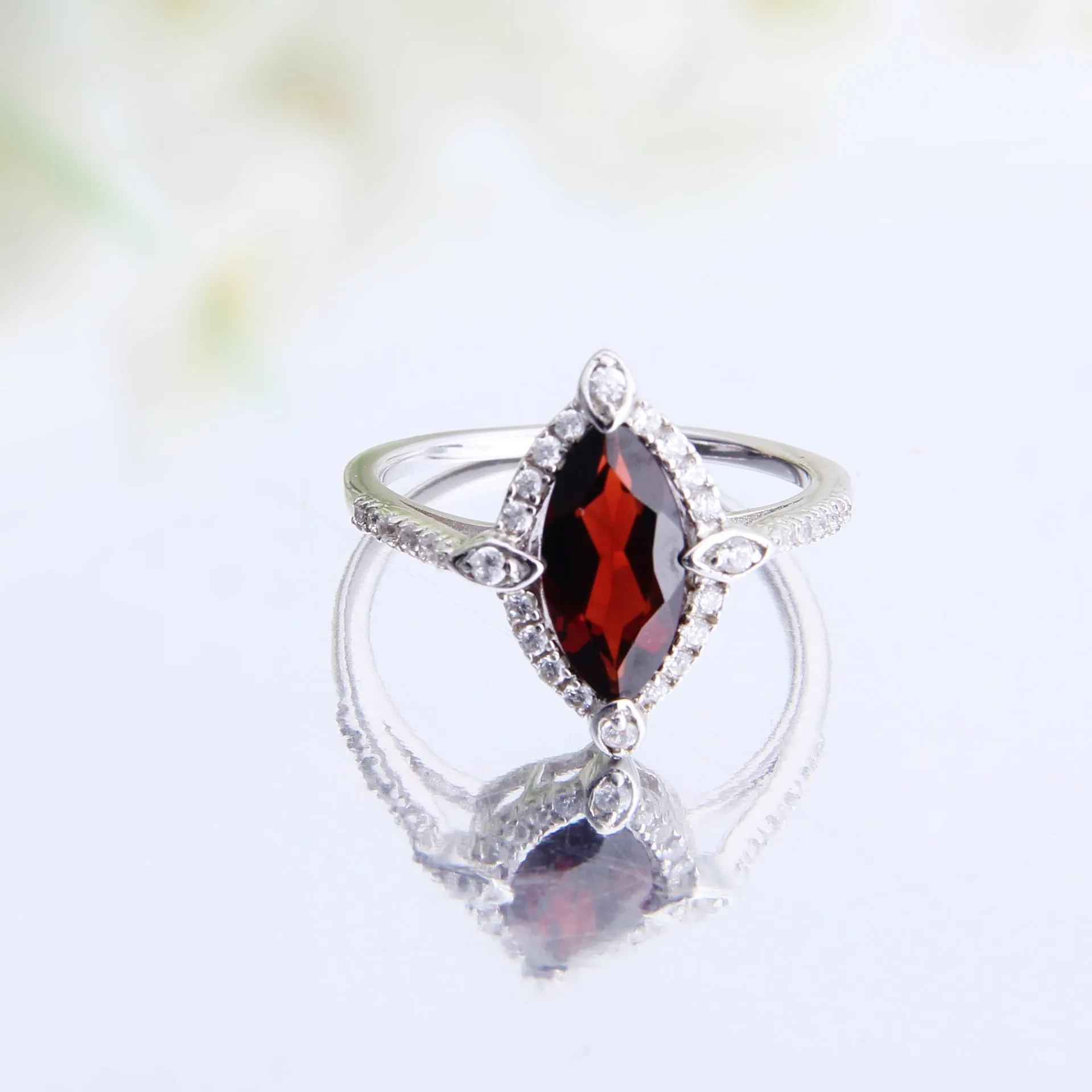 Luxurious Natural Garnet s925 Silver Inlaided Ring for Women