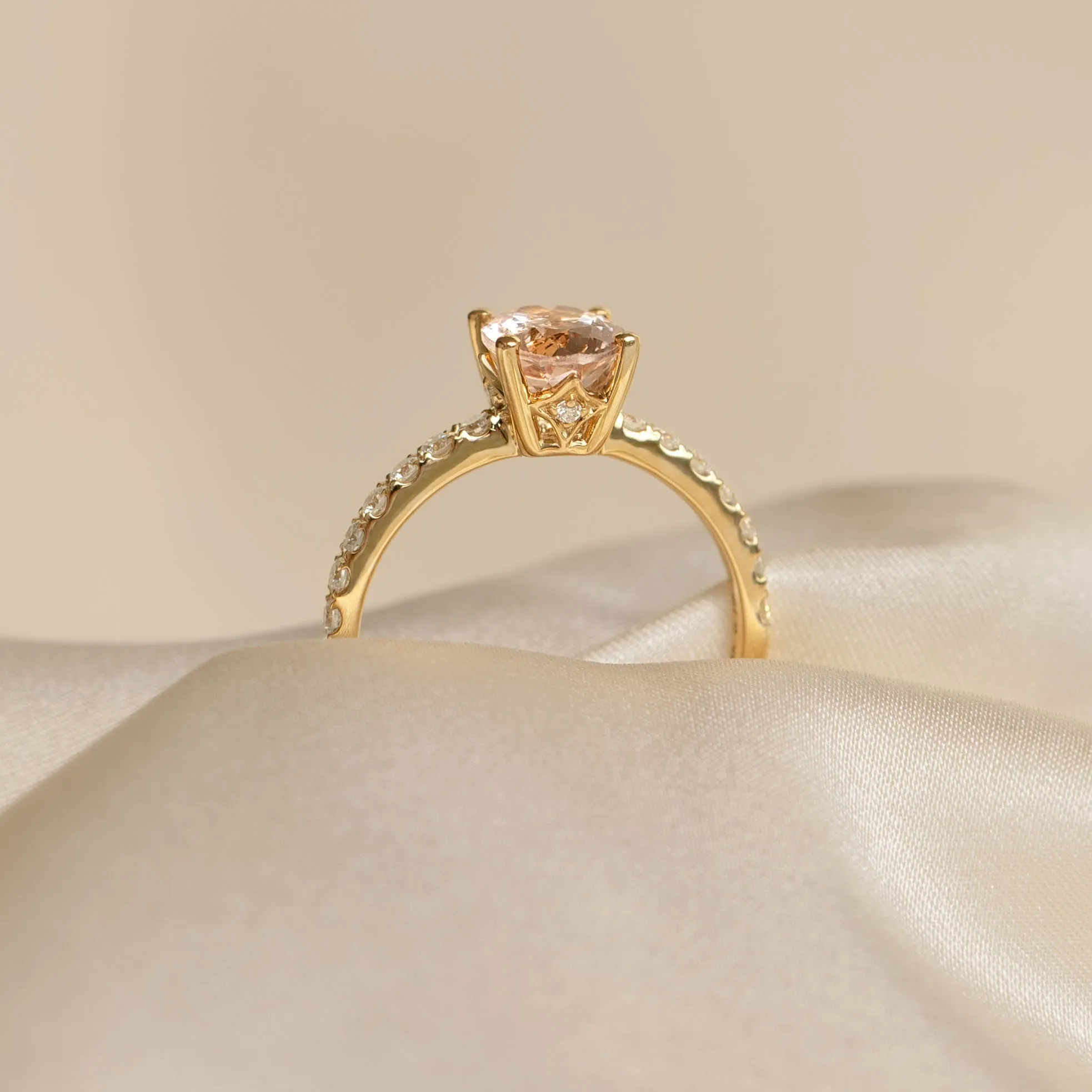 Oval Morganite and Diamond Ring 14k Gold - Minette