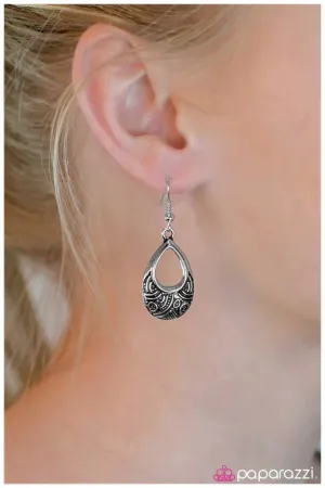 Paparazzi Earring ~ Quiet Company - Silver