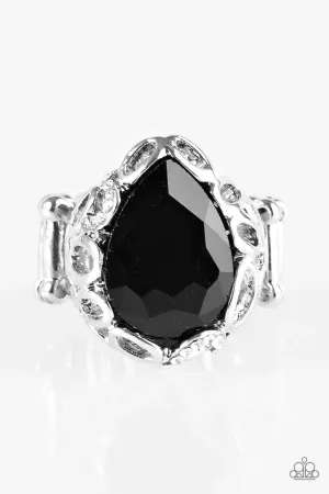 Paparazzi Ring ~ Live Like A Queen - Black