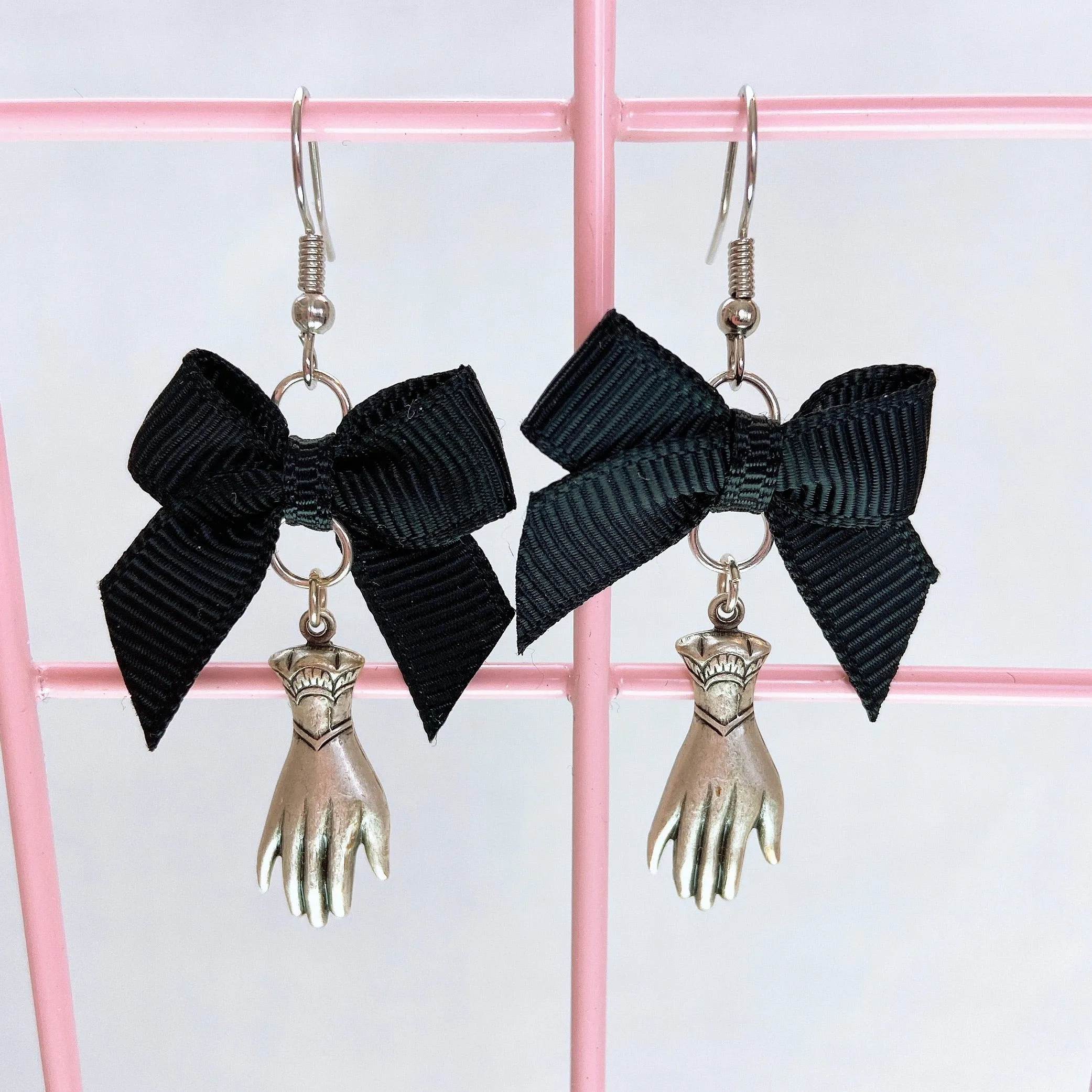 Victorian Hand Earrings (4 Colors)