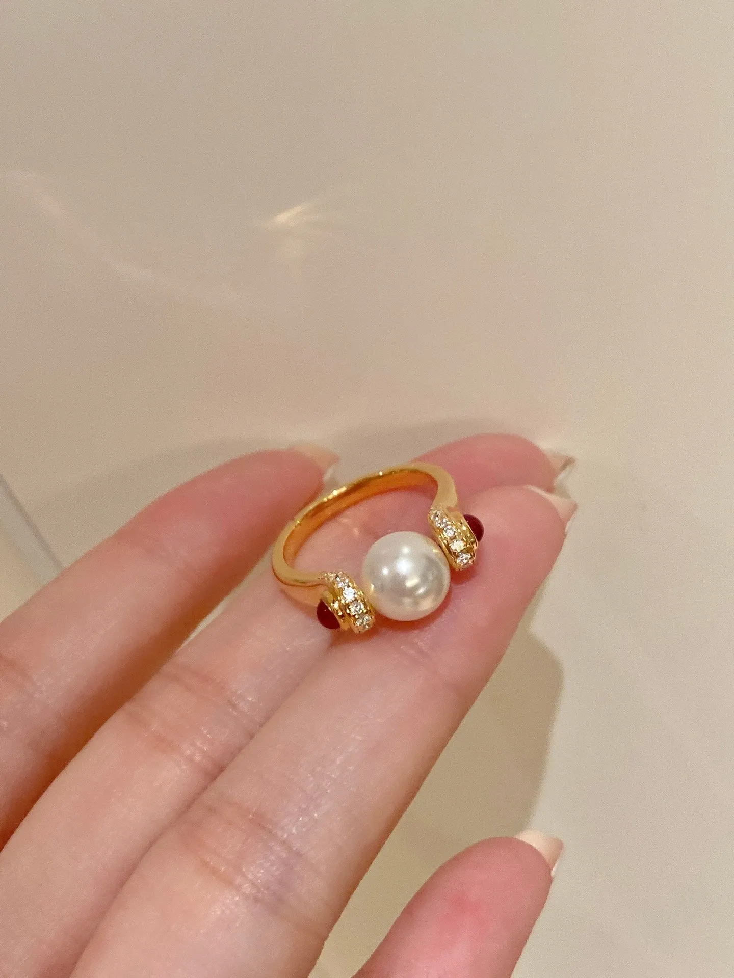 Vintage Luxe Retro Pearl Ring